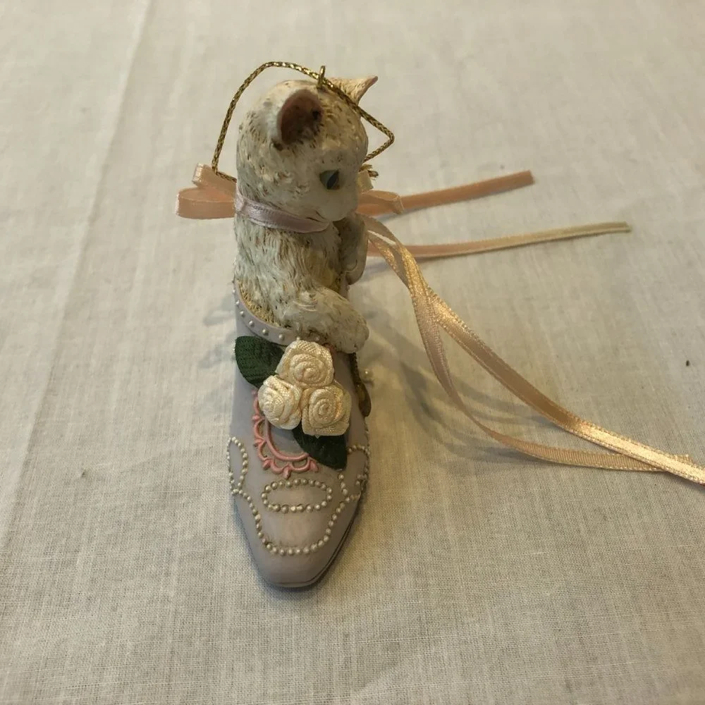 Kitty Cat Sitting in a Shoe Figurine Ornament